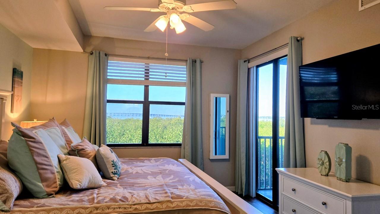 Image 10 of 85 For 900 Marion Avenue 1201