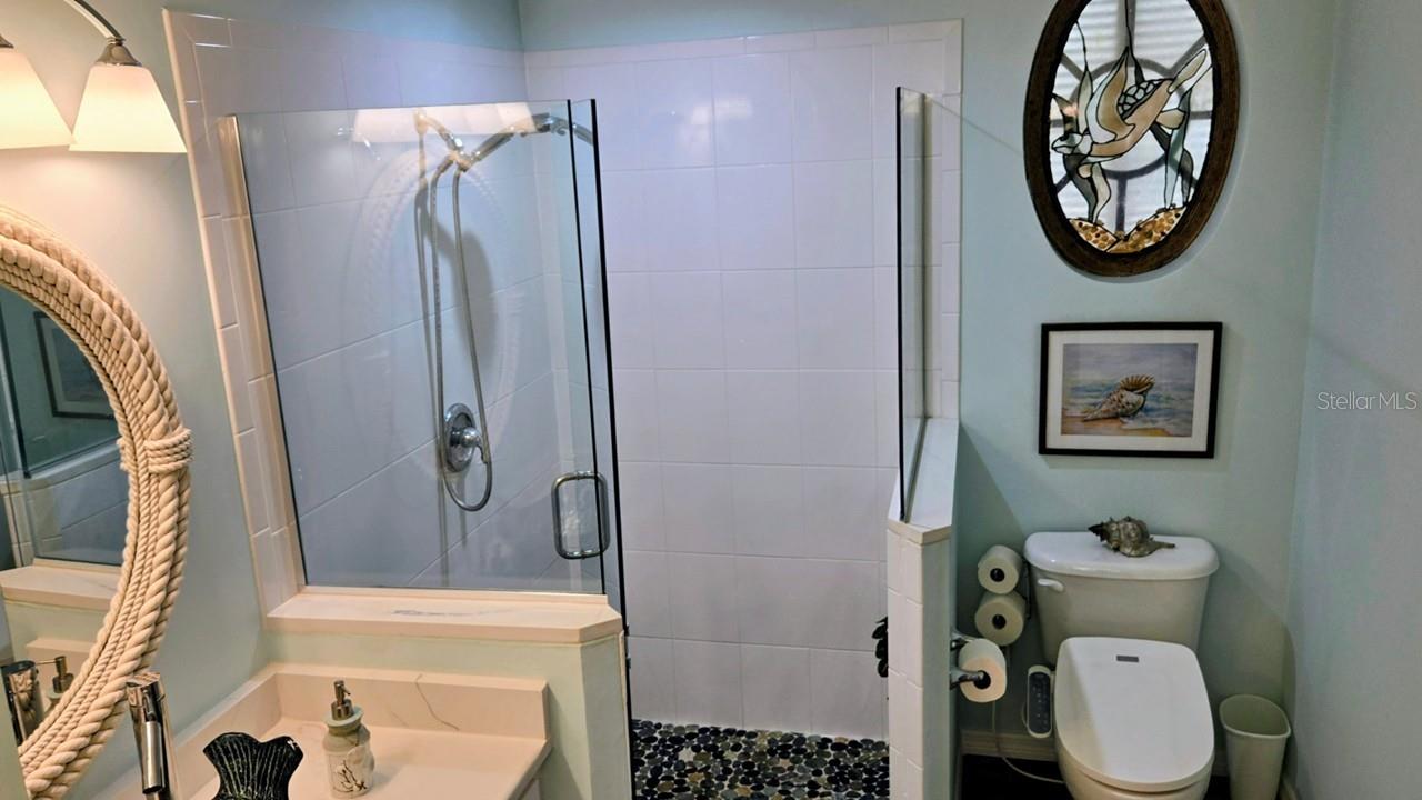 Image 13 of 85 For 900 Marion Avenue 1201