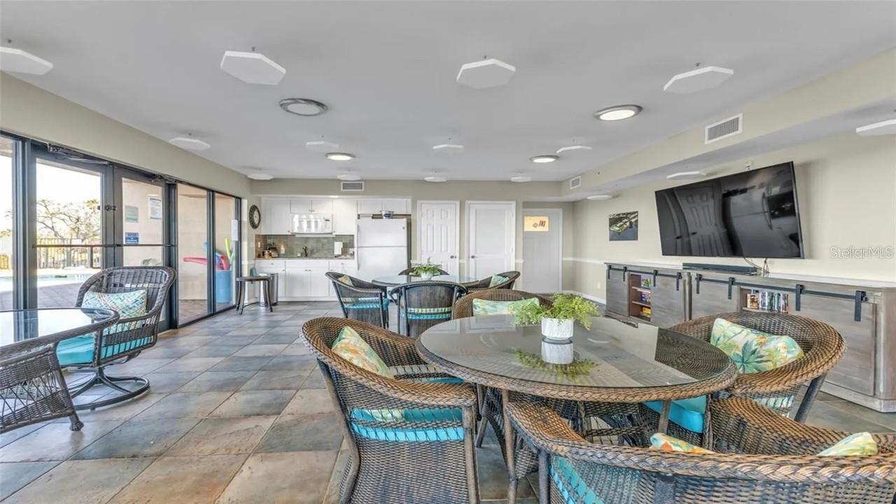 Image 22 of 85 For 900 Marion Avenue 1201