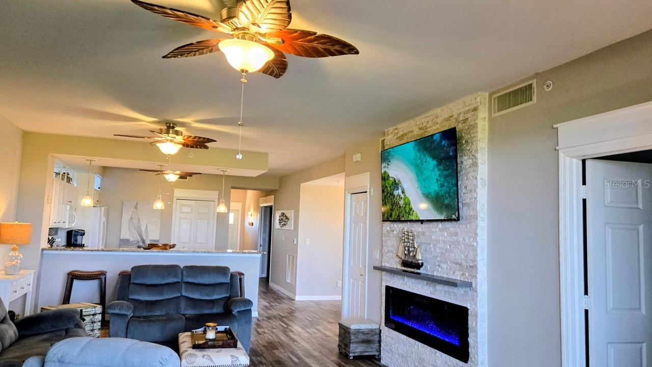 Image 6 of 85 For 900 Marion Avenue 1201