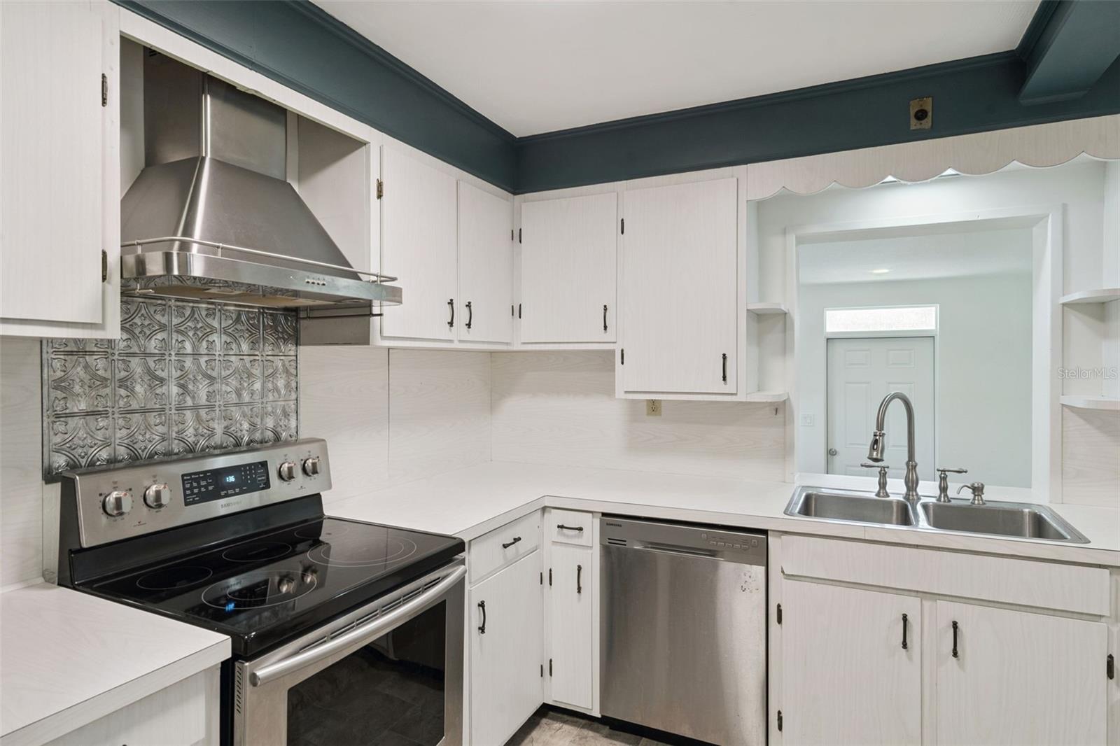 Image 10 of 25 For 822 Poinsettia Drive