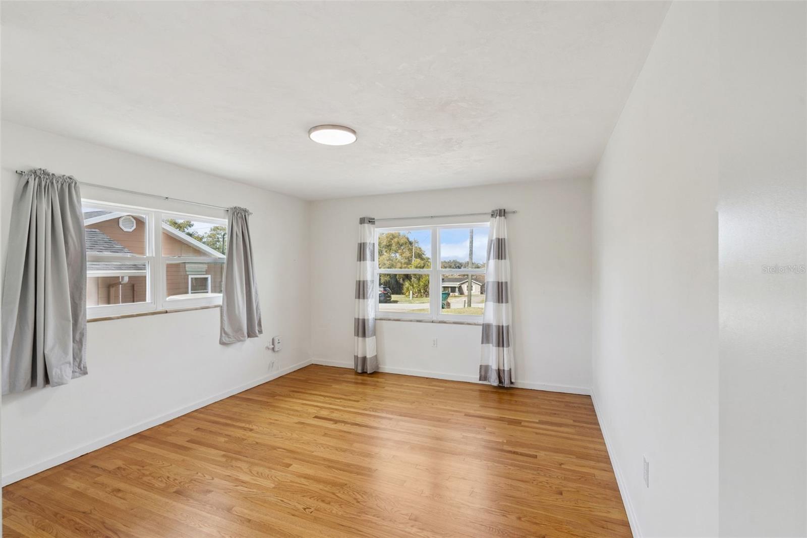 Image 16 of 25 For 822 Poinsettia Drive