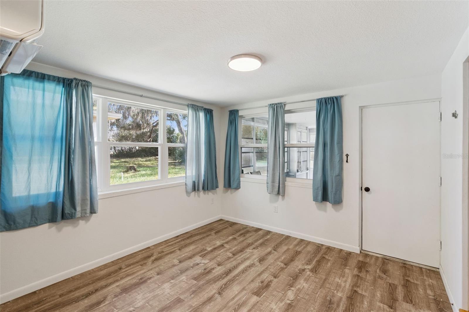 Image 17 of 25 For 822 Poinsettia Drive