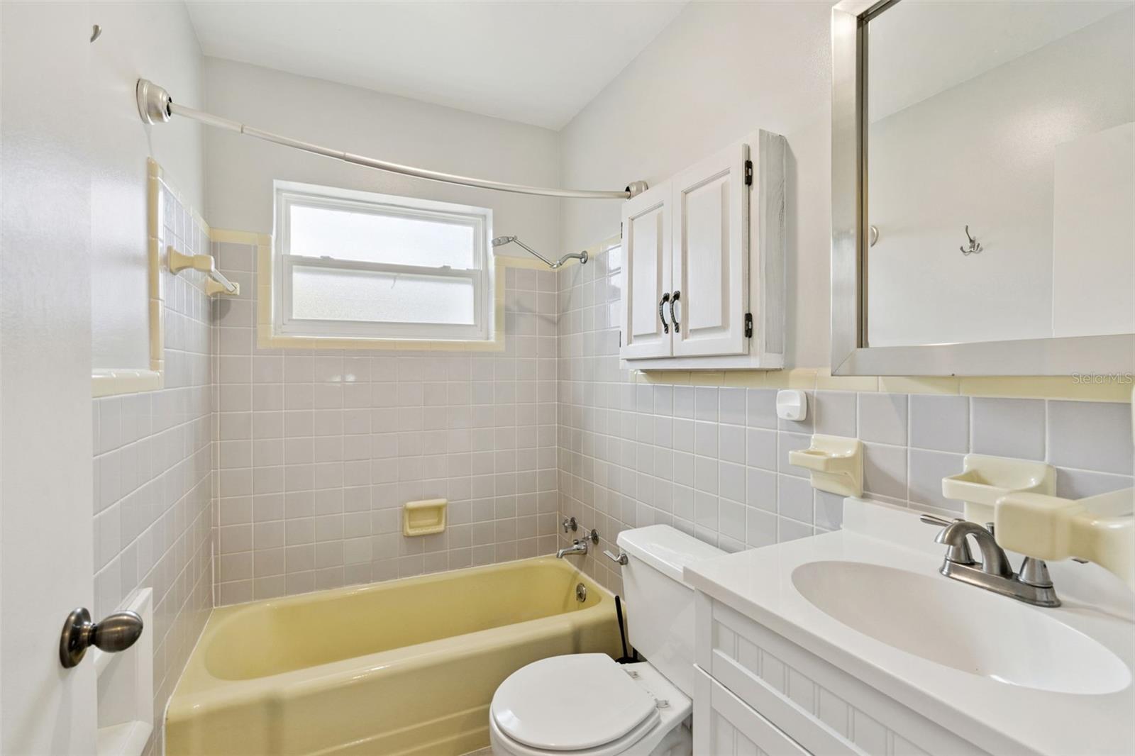 Image 18 of 25 For 822 Poinsettia Drive