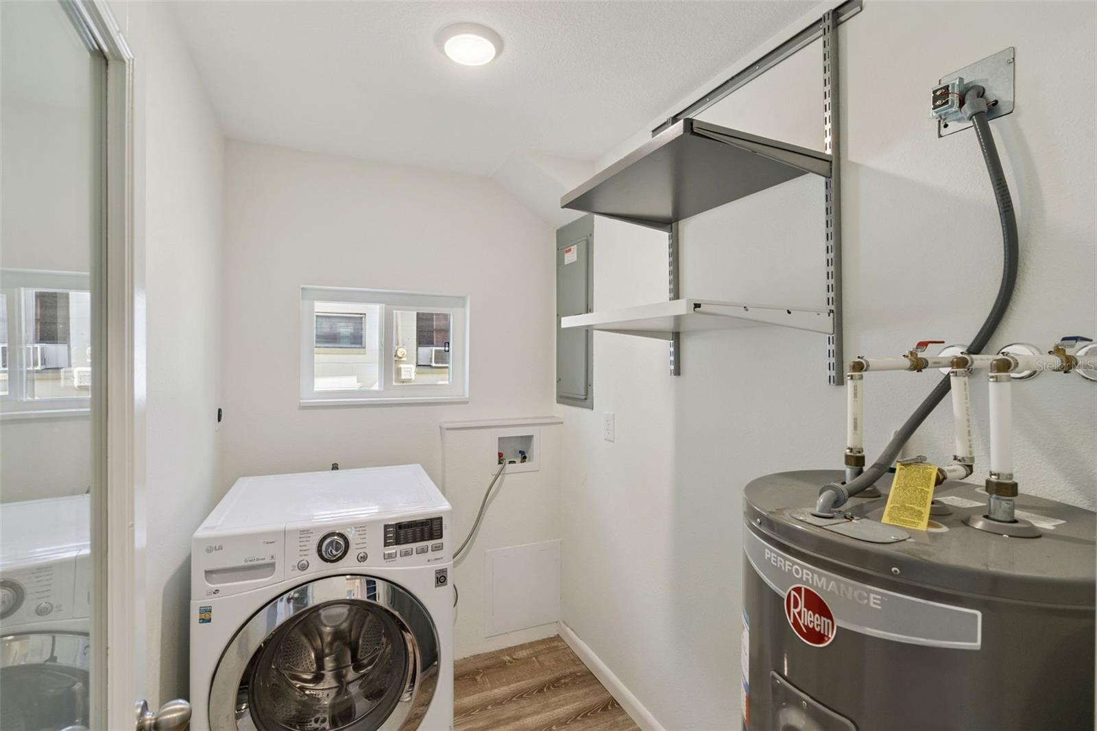 Image 20 of 25 For 822 Poinsettia Drive