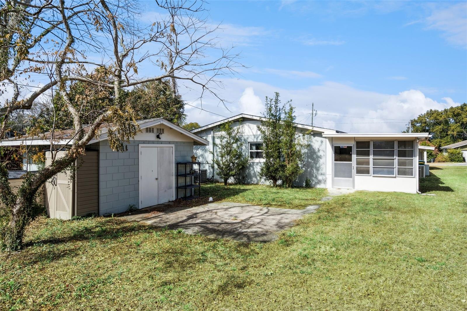 Image 22 of 25 For 822 Poinsettia Drive