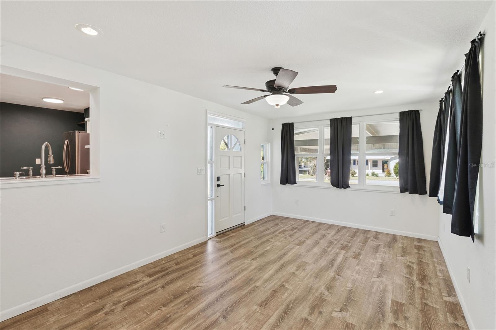 Image 3 of 25 For 822 Poinsettia Drive