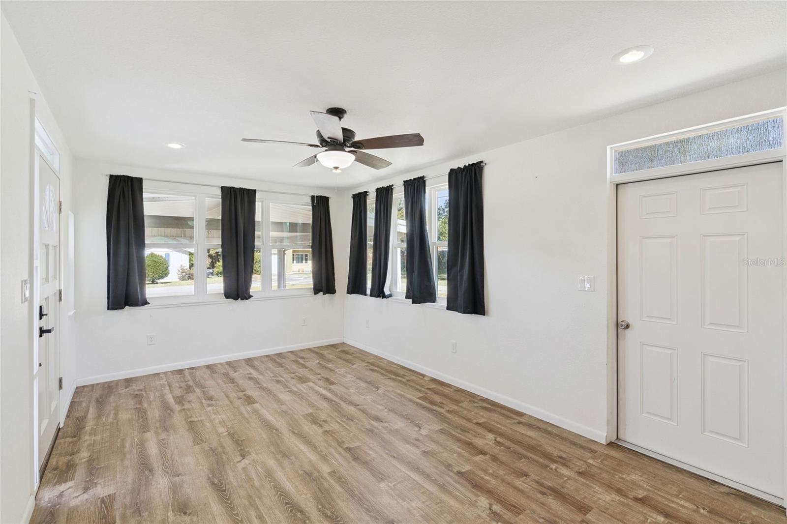 Image 4 of 25 For 822 Poinsettia Drive