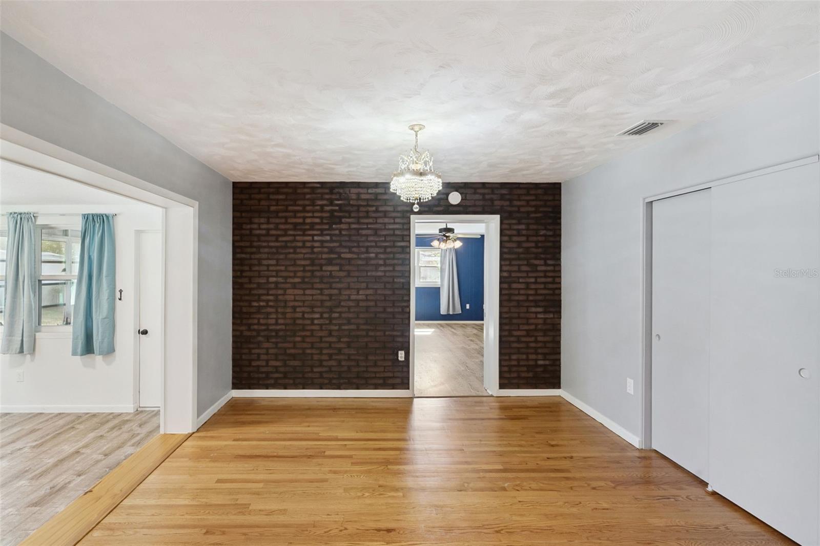 Image 5 of 25 For 822 Poinsettia Drive