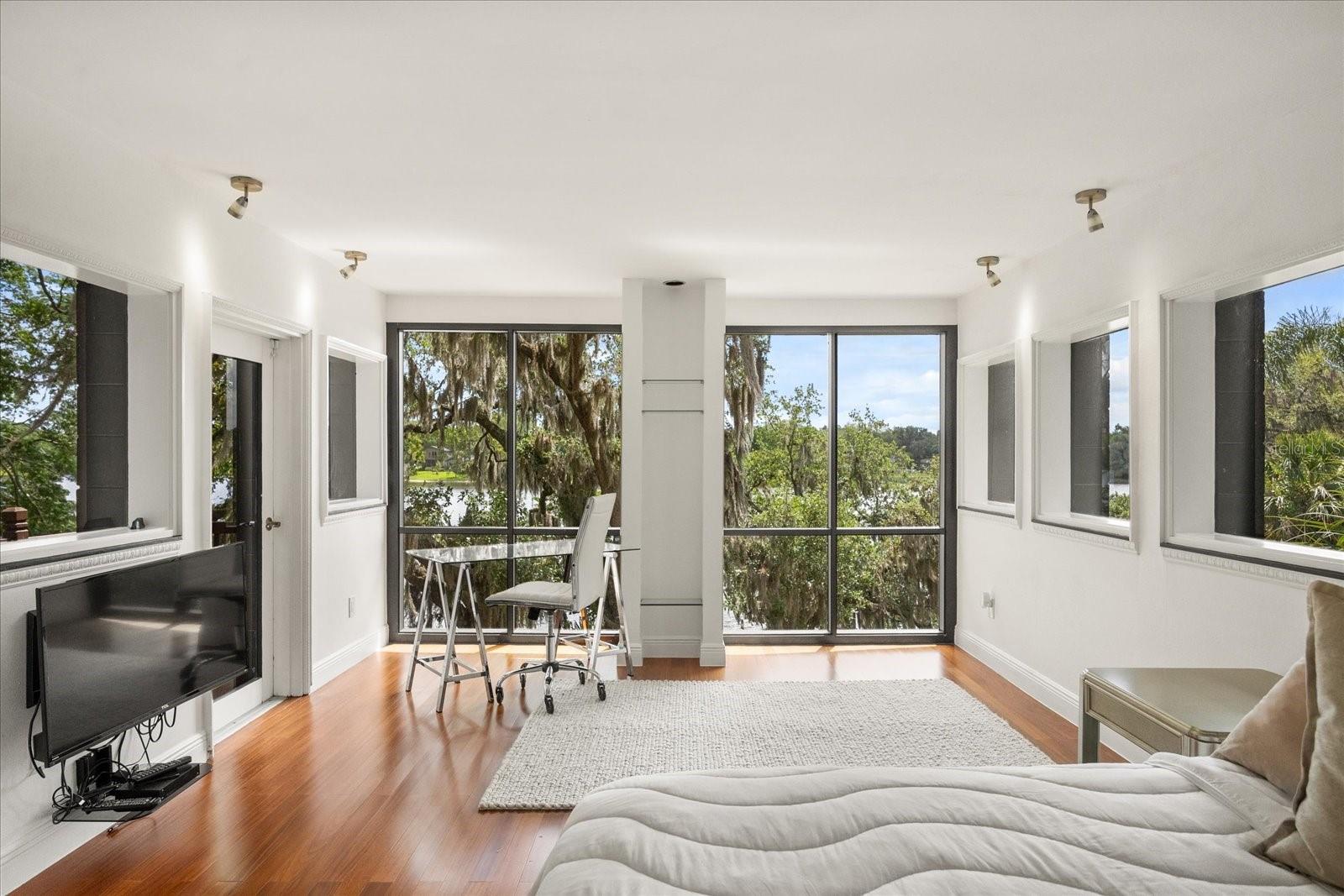 Image 16 of 42 For 613 Lake Avenue