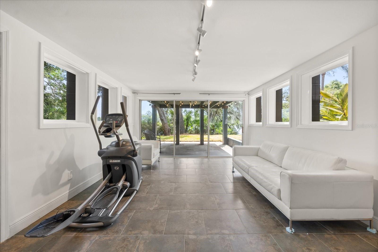 Image 24 of 42 For 613 Lake Avenue