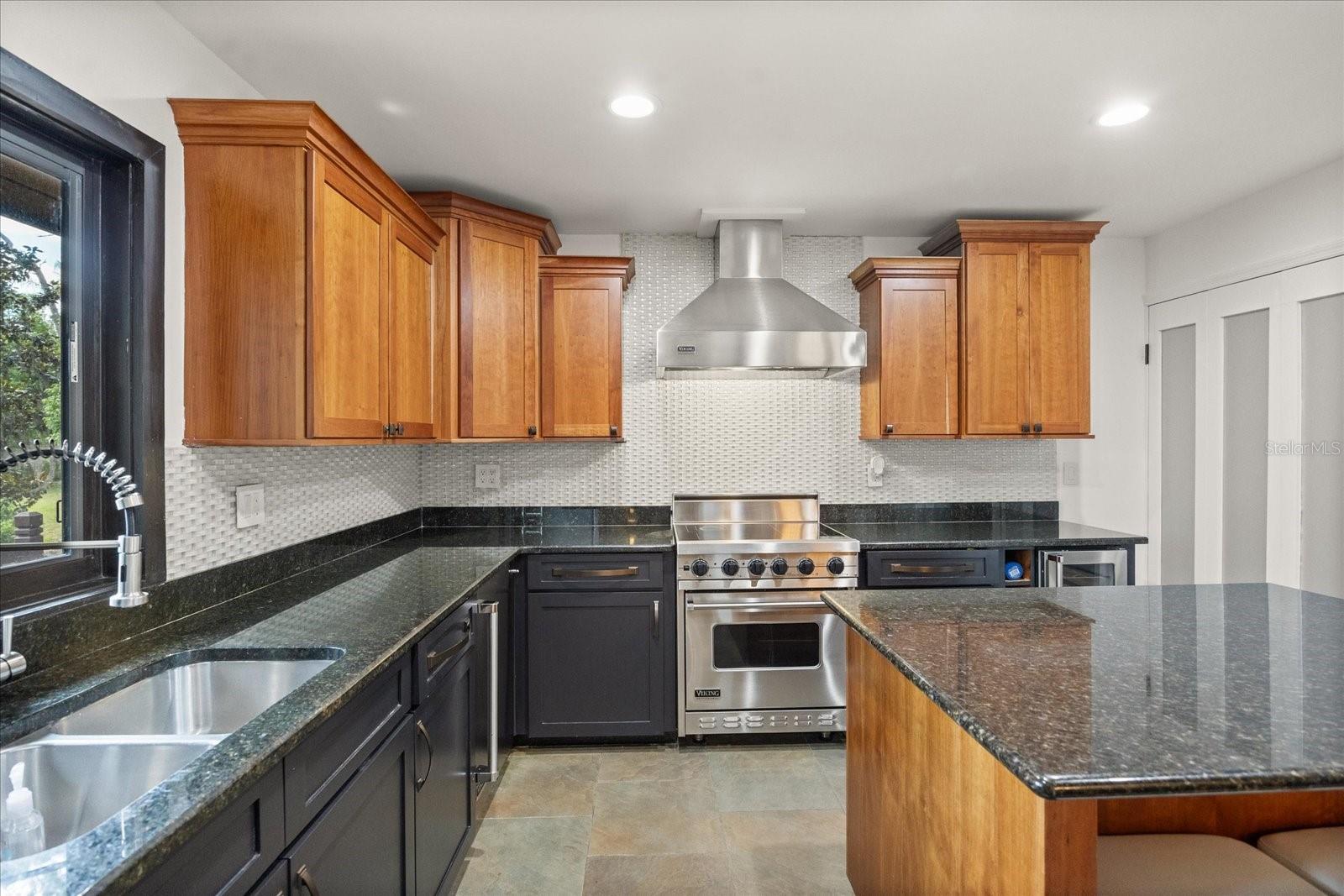 Image 4 of 42 For 613 Lake Avenue