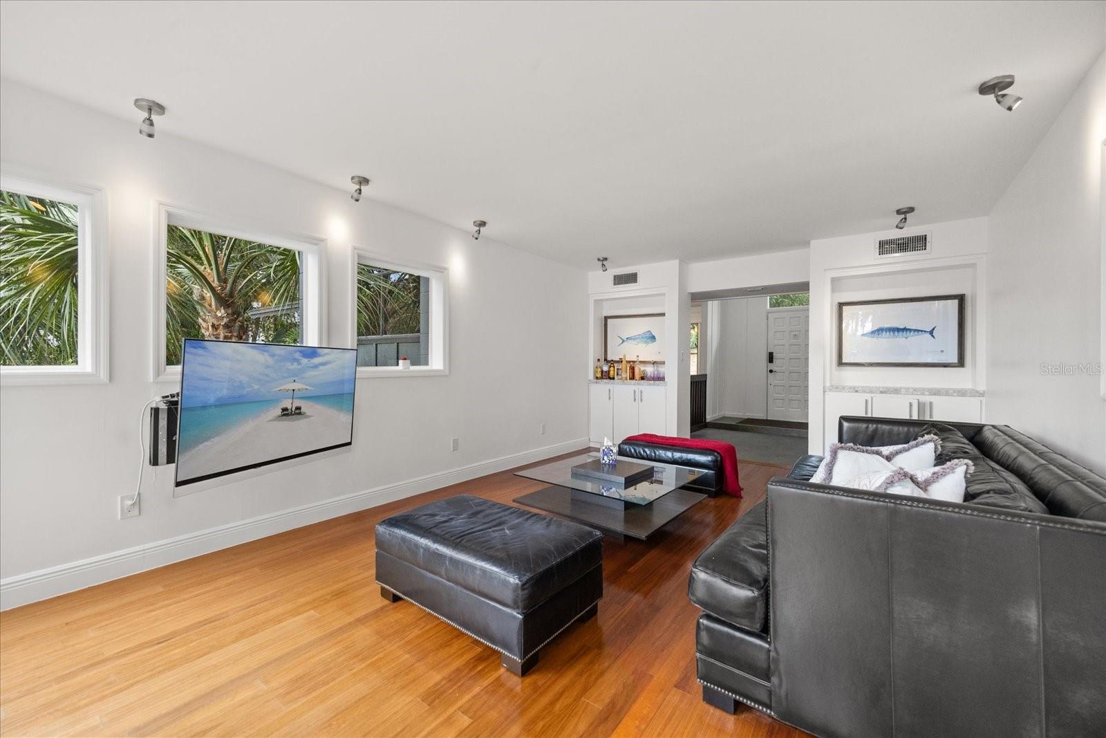 Image 8 of 42 For 613 Lake Avenue