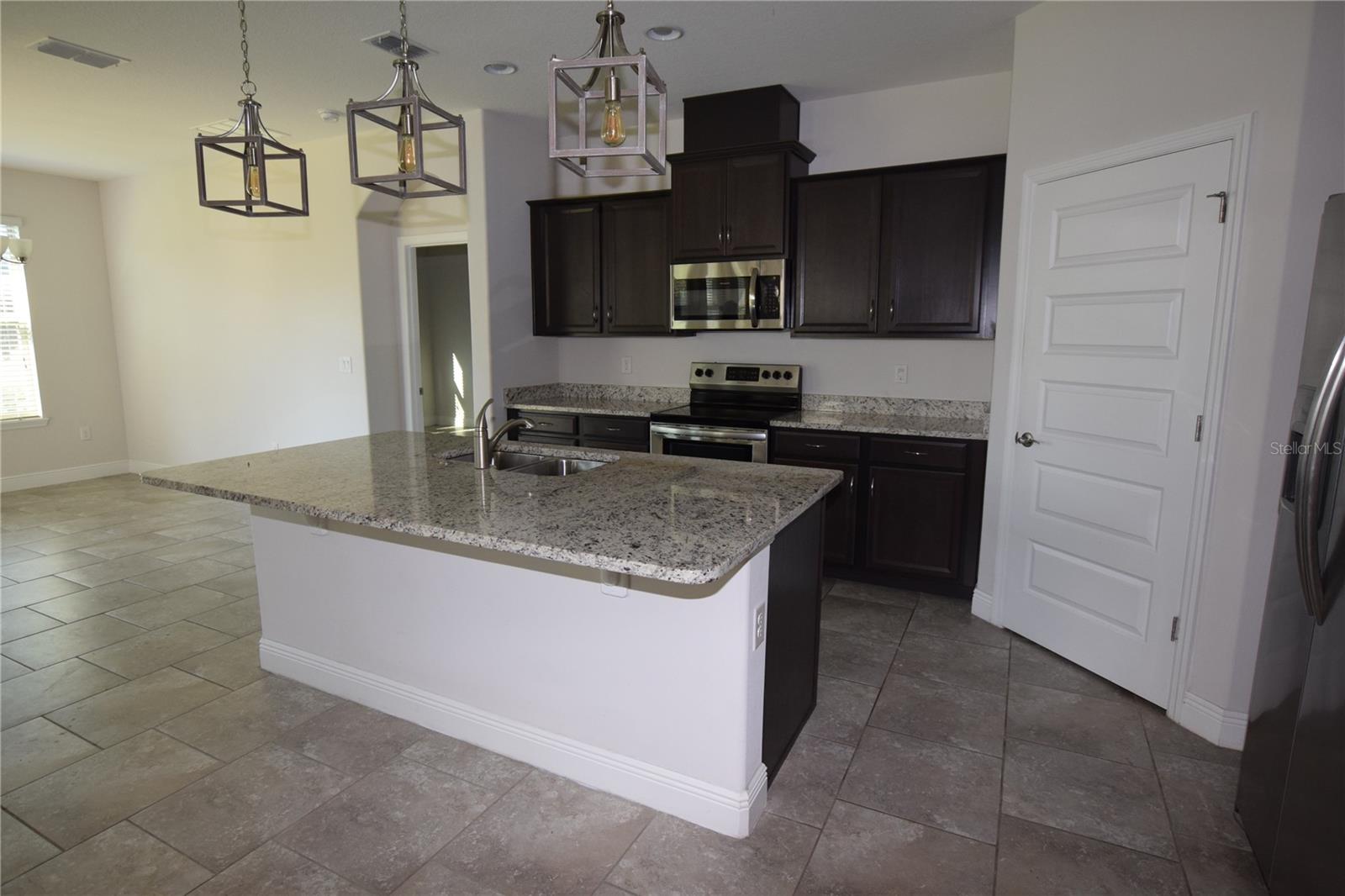 Image 9 of 23 For 10284 Atwater Bay Drive