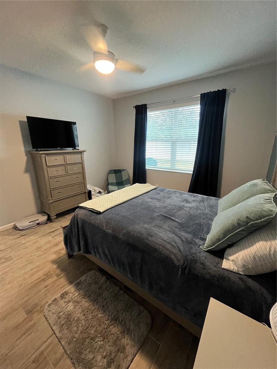 Listing photo id 8 for 887 Lady Bird Lane