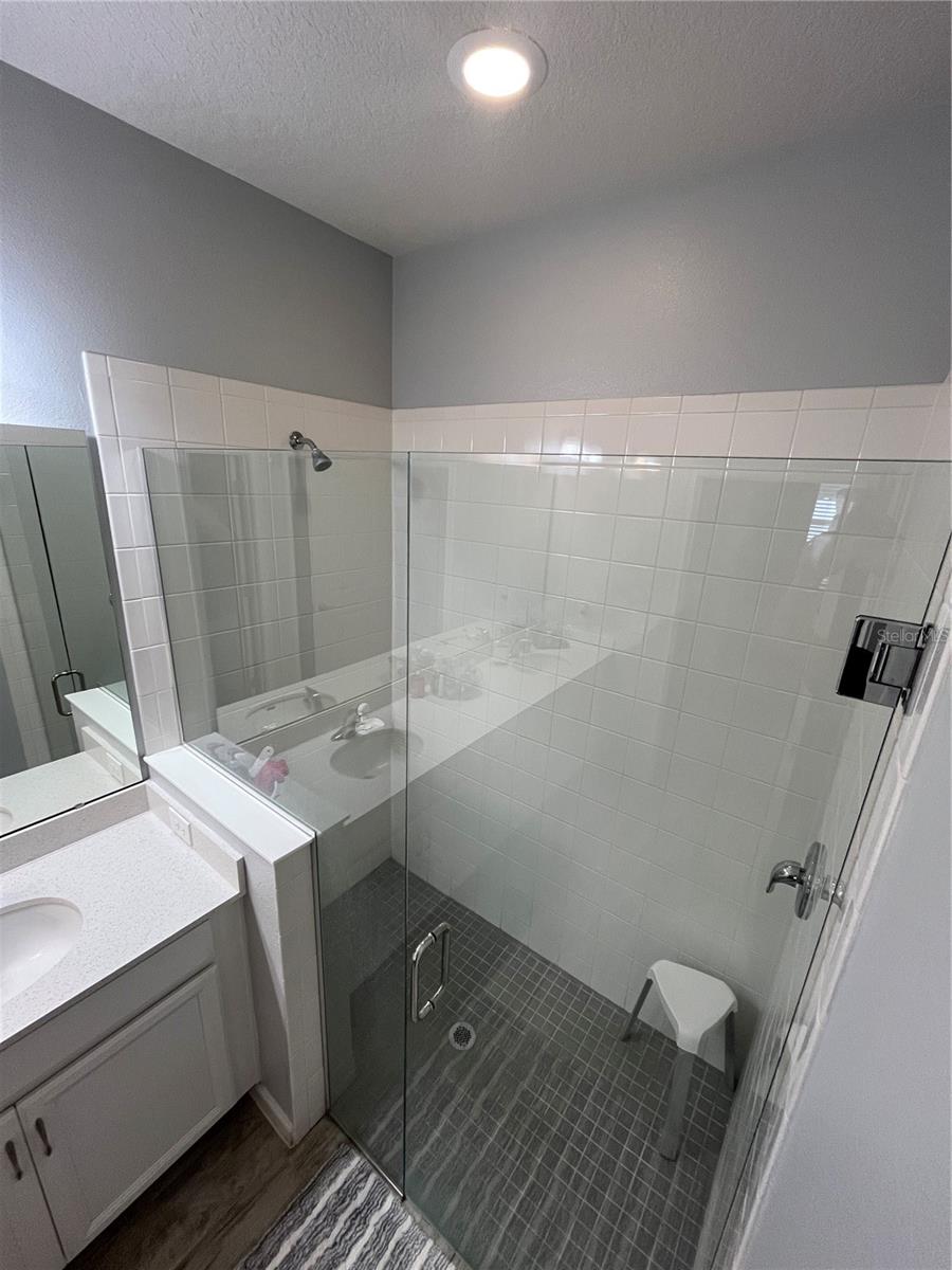 Listing photo id 10 for 887 Lady Bird Lane