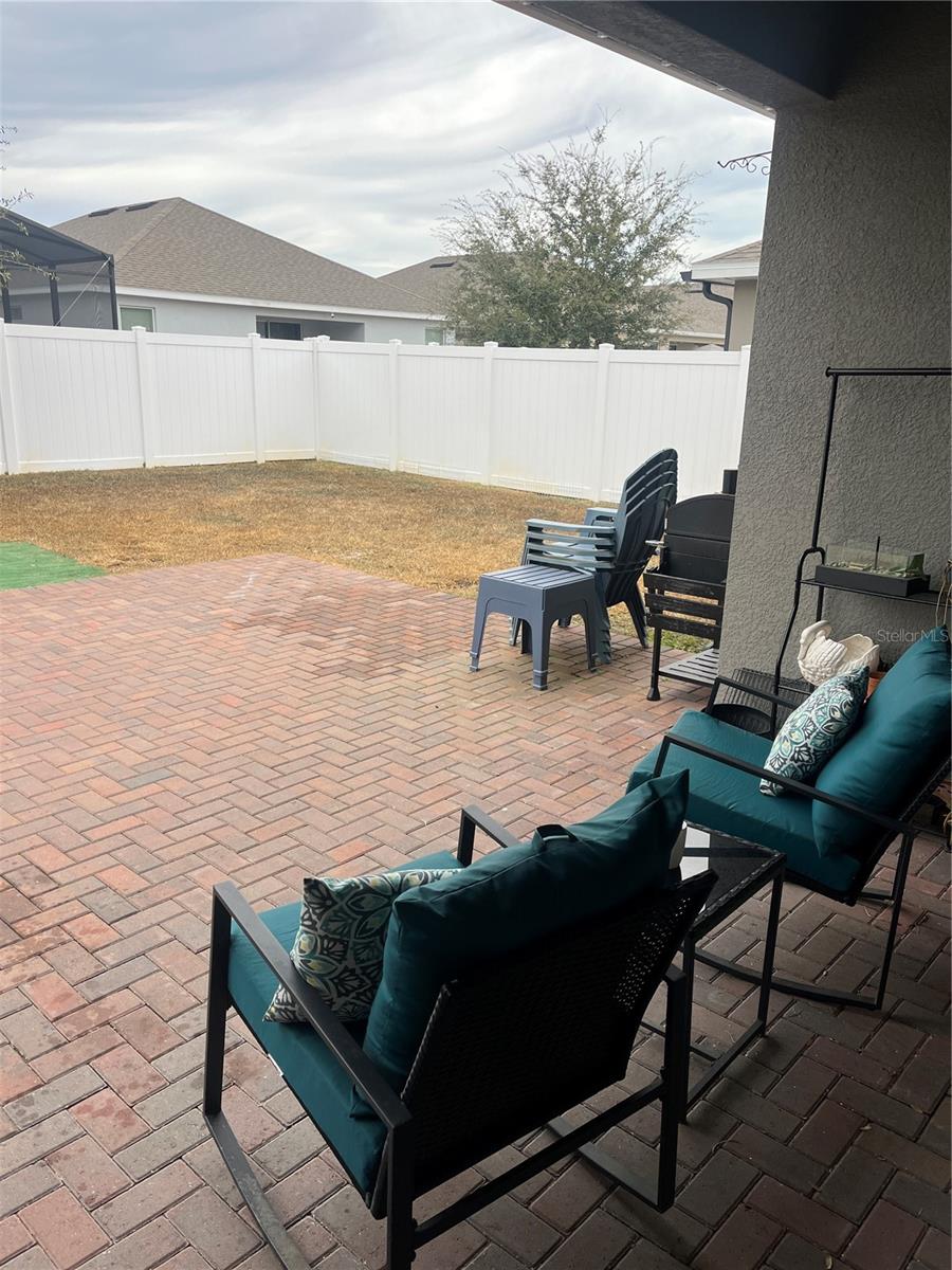 Listing photo id 14 for 887 Lady Bird Lane