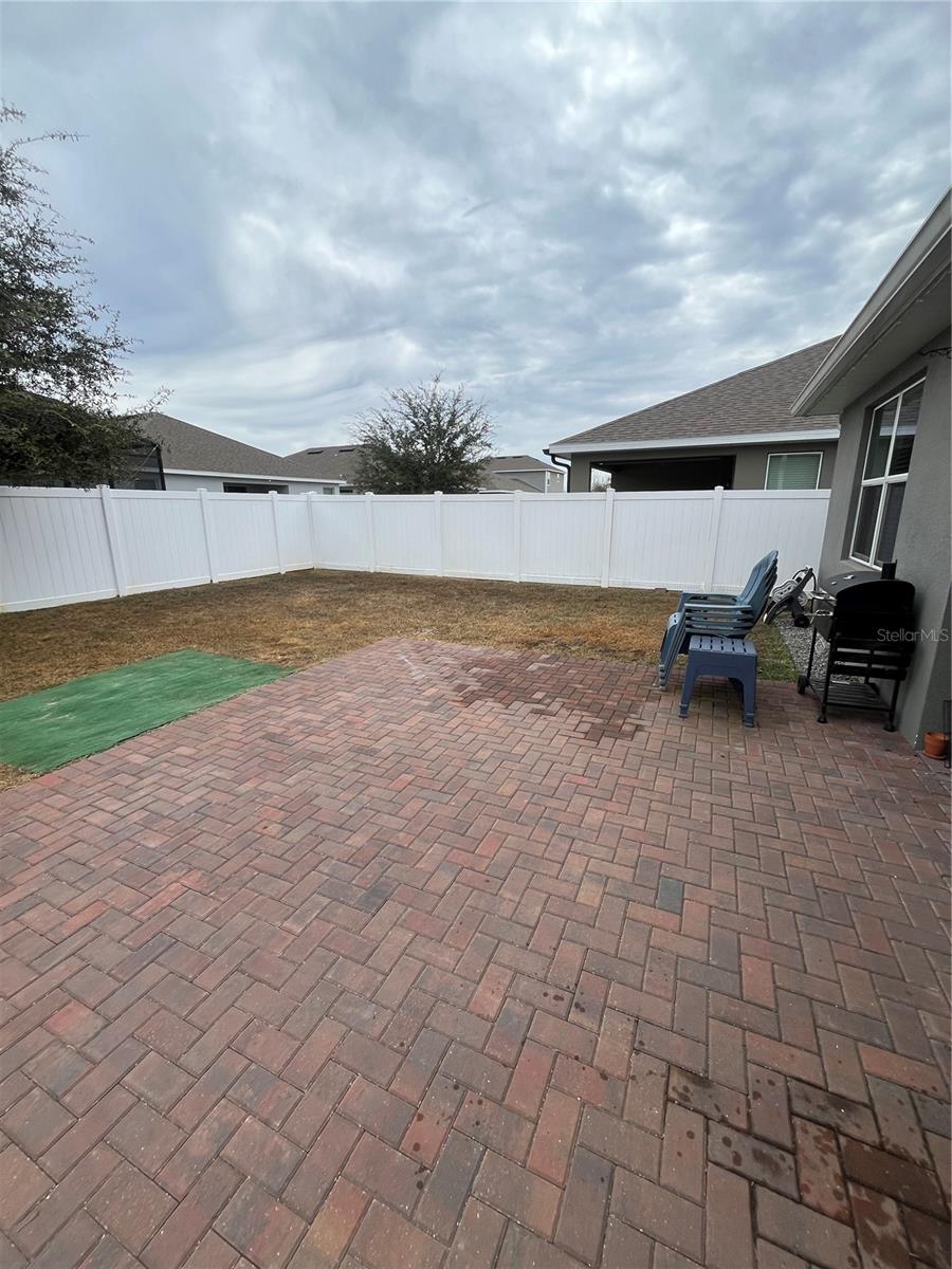 Listing photo id 16 for 887 Lady Bird Lane