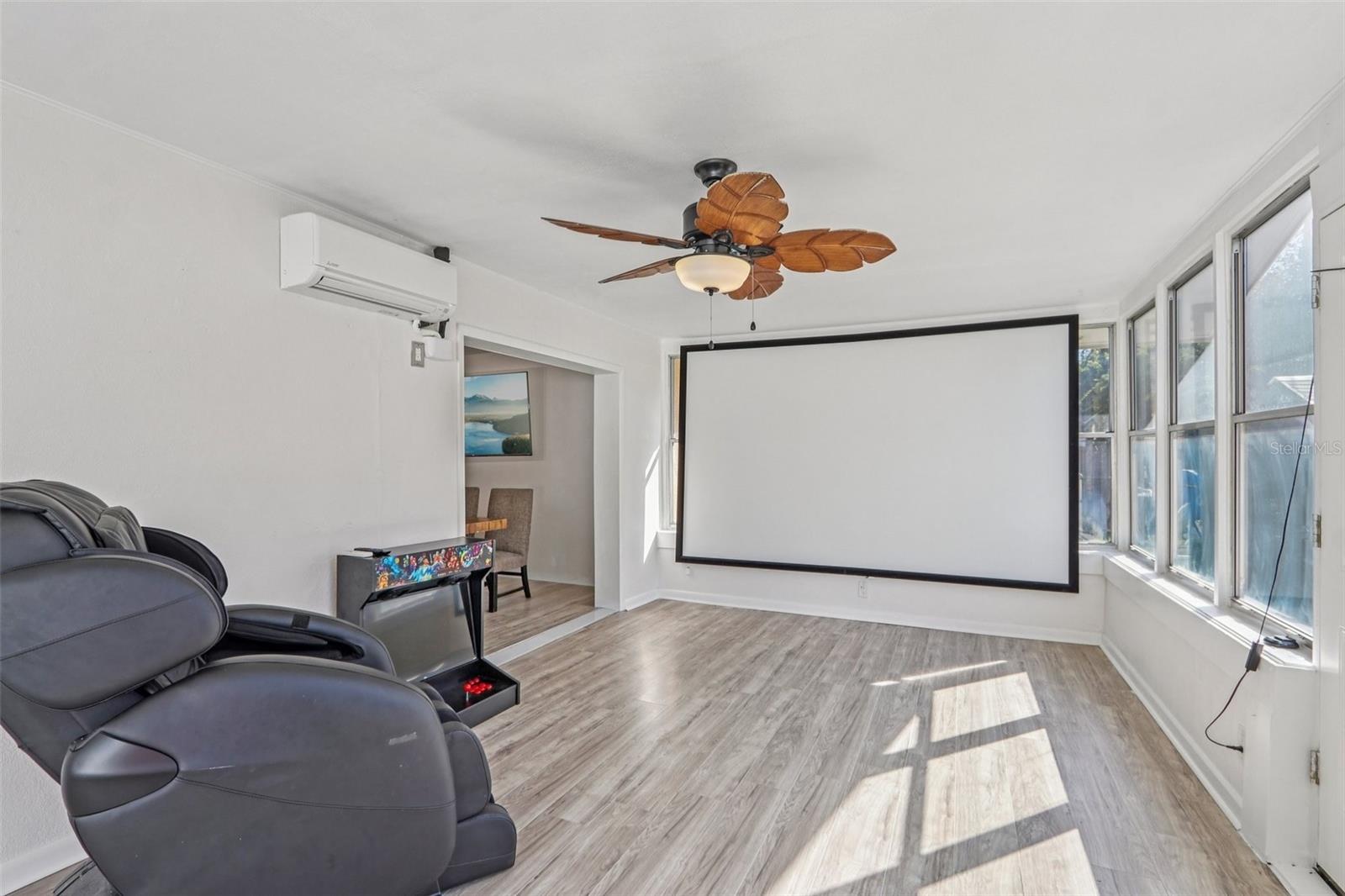 Image 21 of 26 For 209 Tropic Way