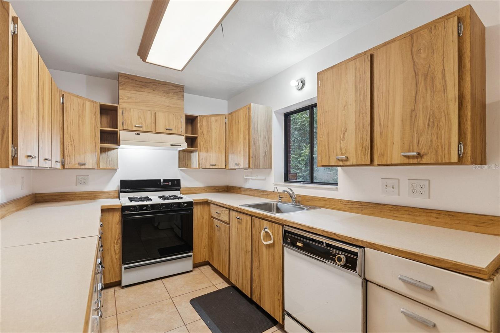 Image 4 of 11 For 1439 Shady Place 1&2