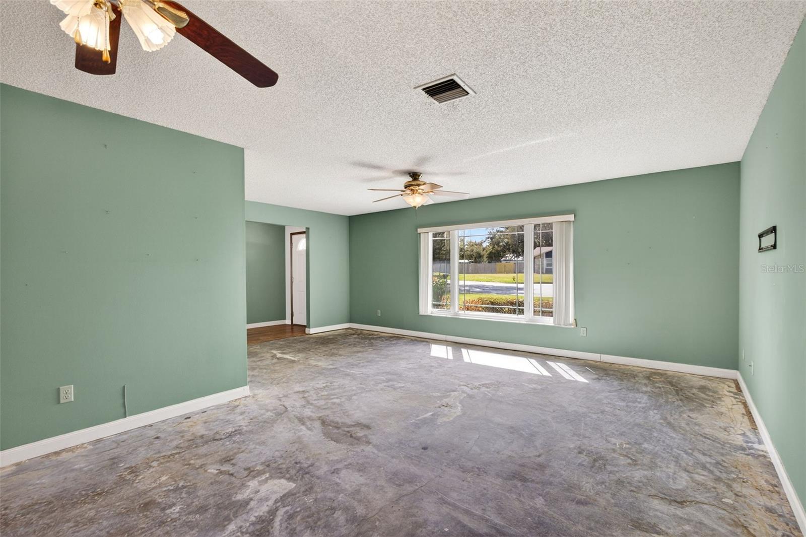 Image 14 of 34 For 703 Tangerine Court