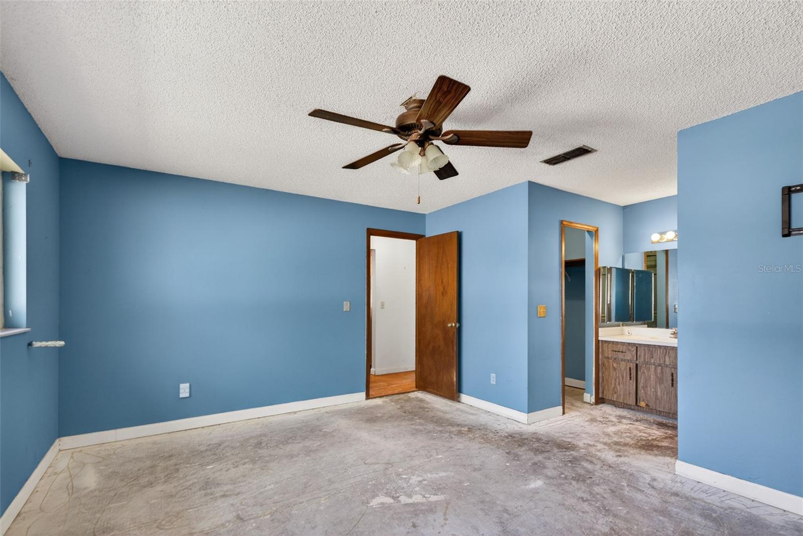 Image 16 of 34 For 703 Tangerine Court