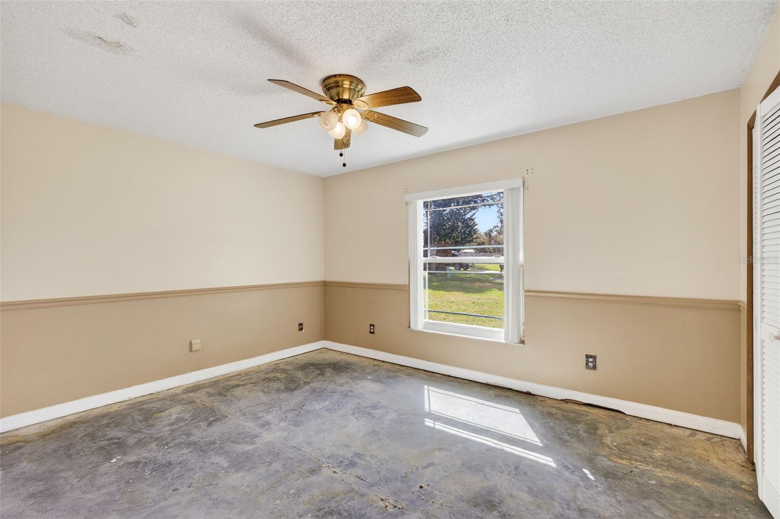 Image 21 of 34 For 703 Tangerine Court