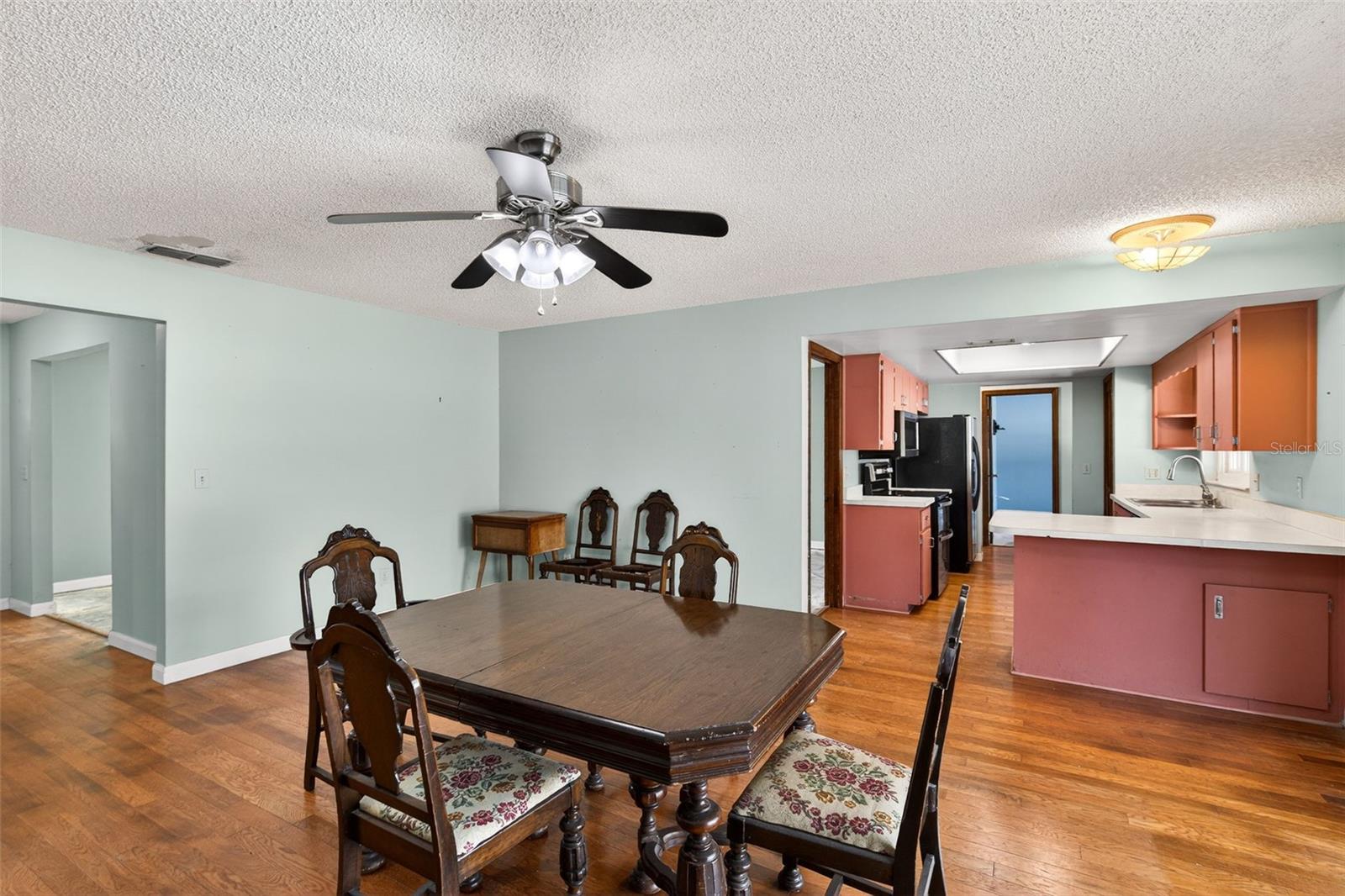 Image 8 of 34 For 703 Tangerine Court