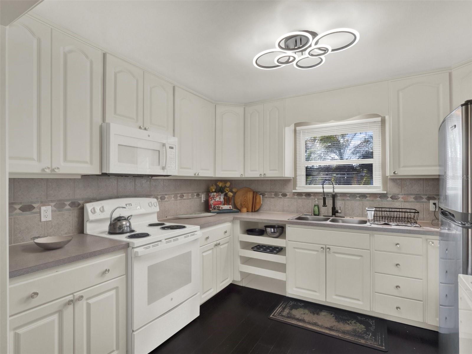 Image 15 of 31 For 407 Jersey Street