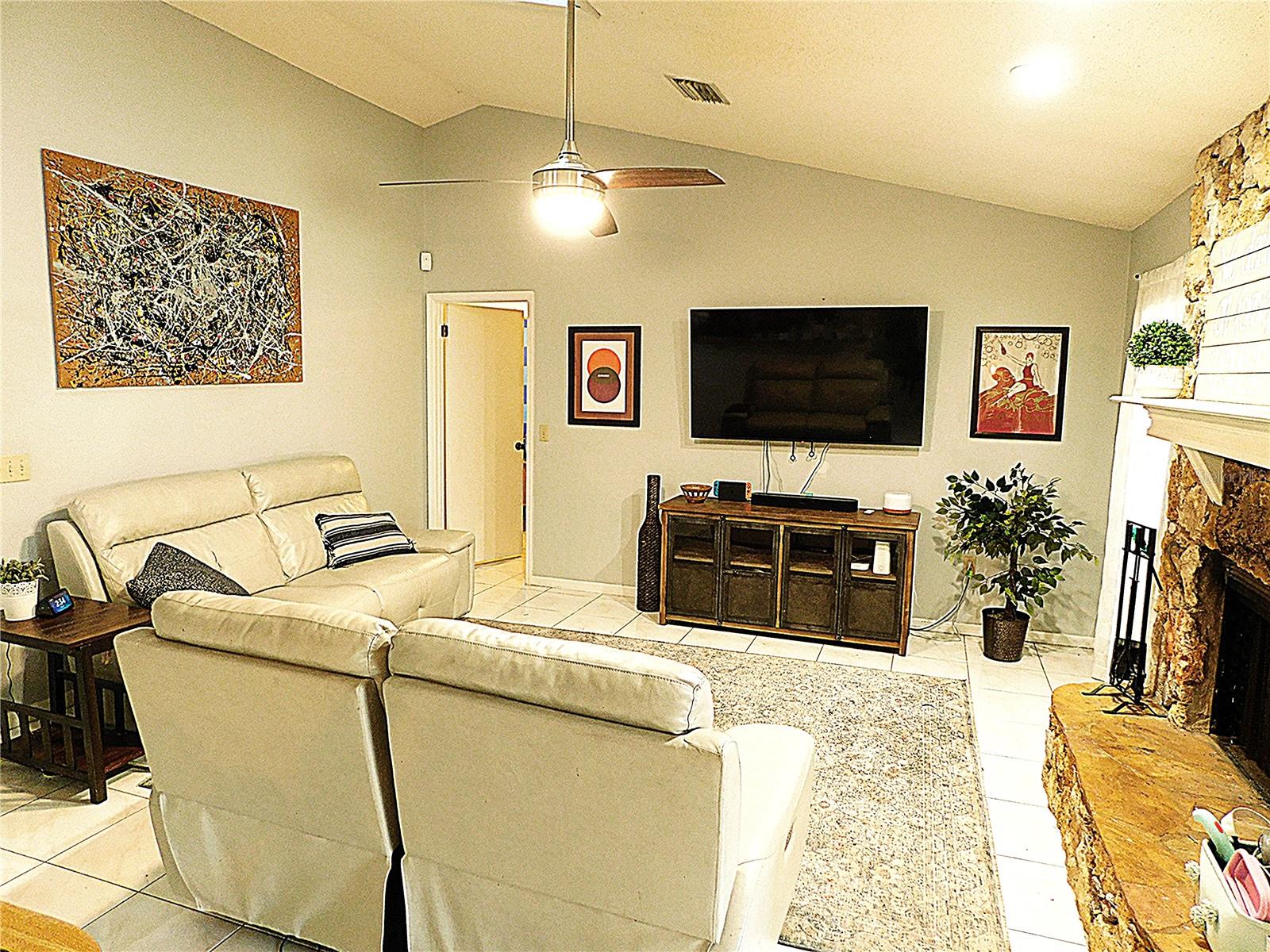 Image 13 of 38 For 979 Red Dandy Drive