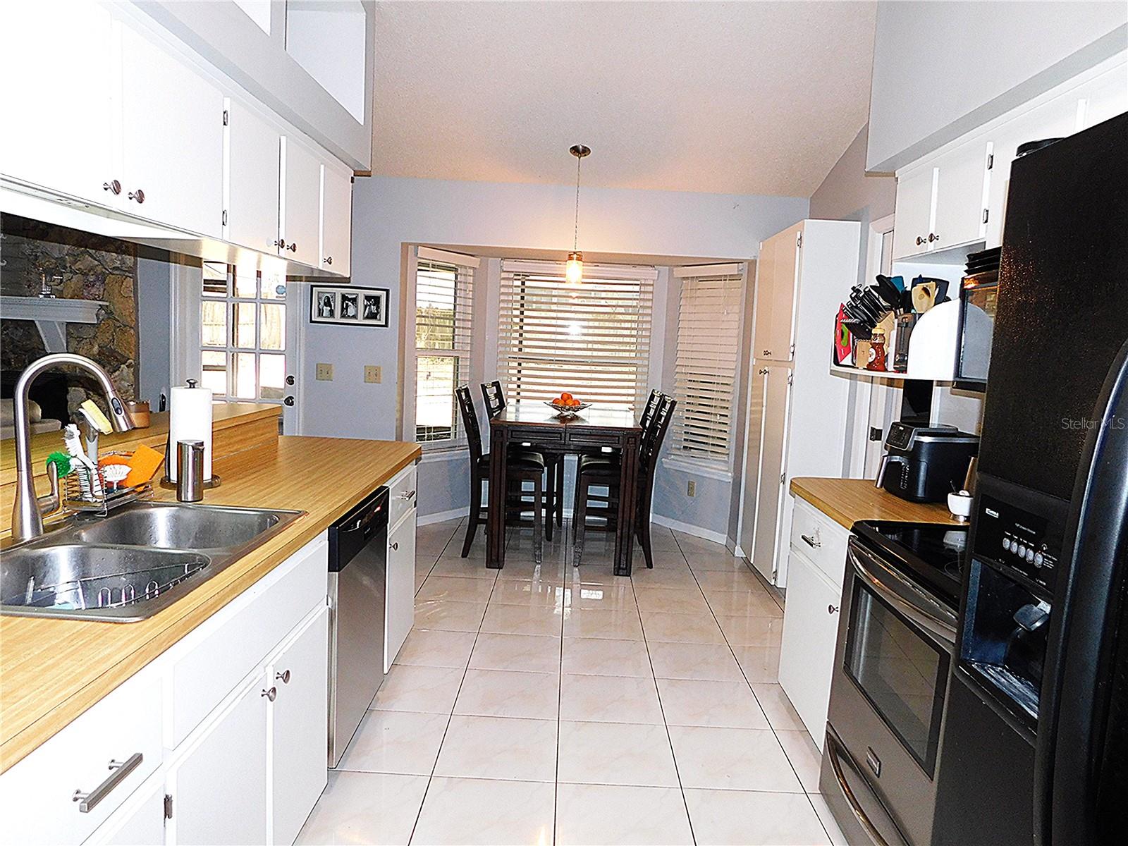 Image 18 of 38 For 979 Red Dandy Drive