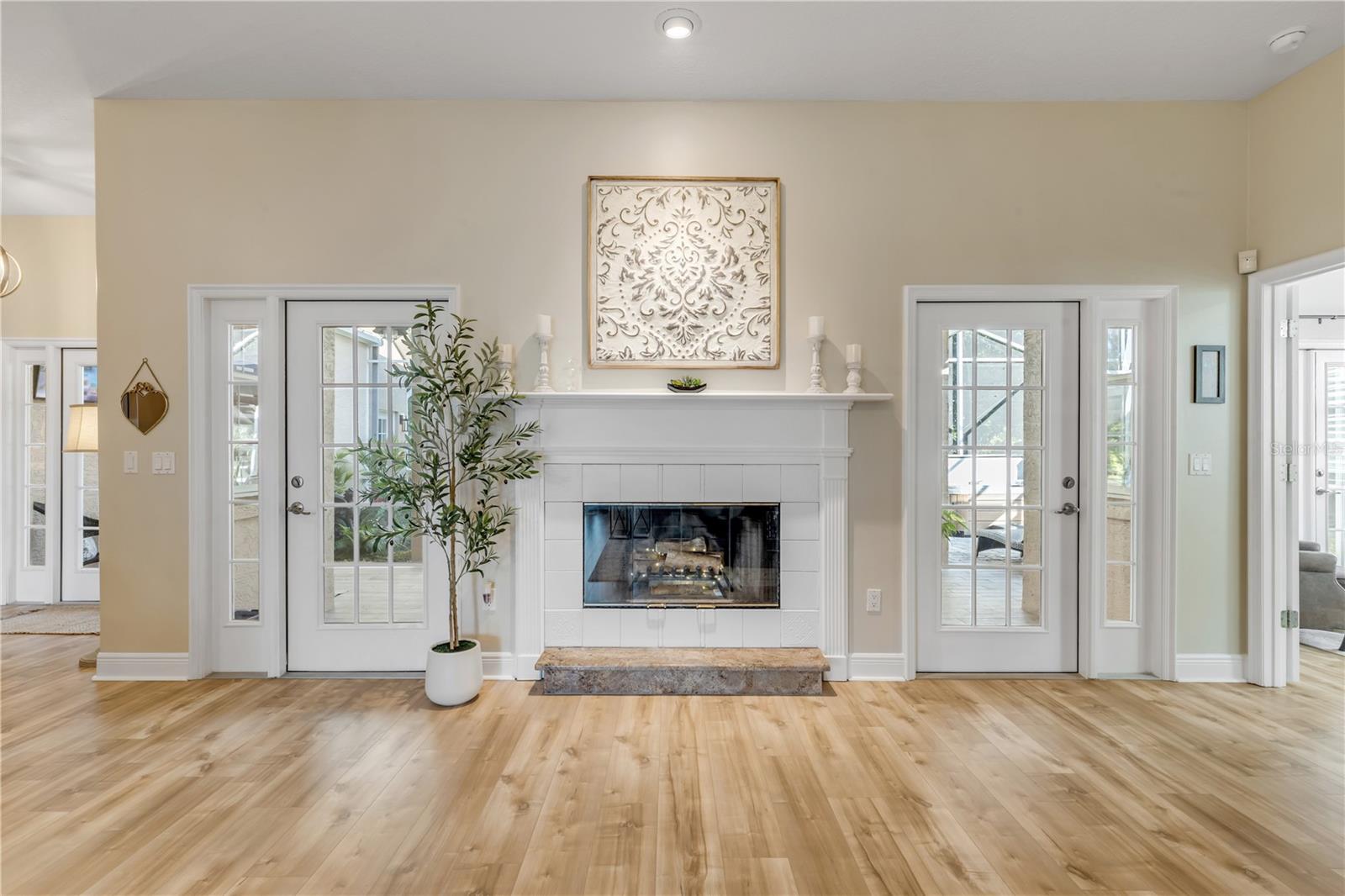 Listing photo id 9 for 1309 Wicklow Lane