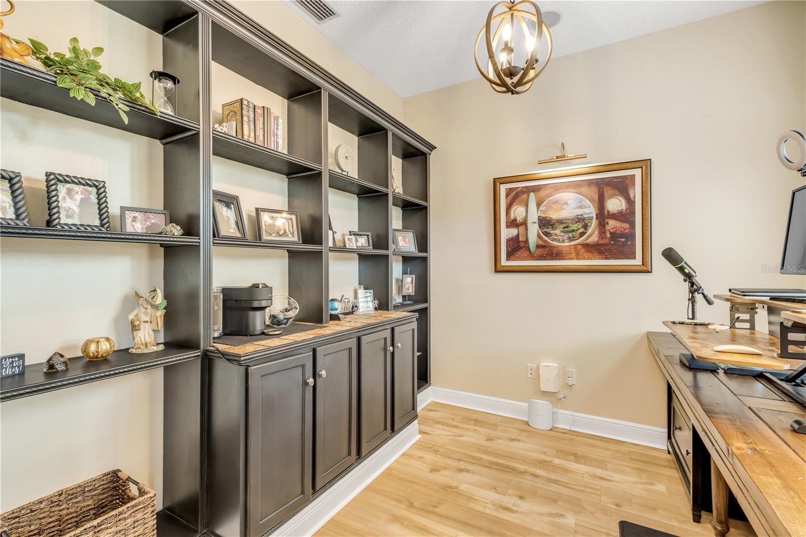 Listing photo id 24 for 1309 Wicklow Lane