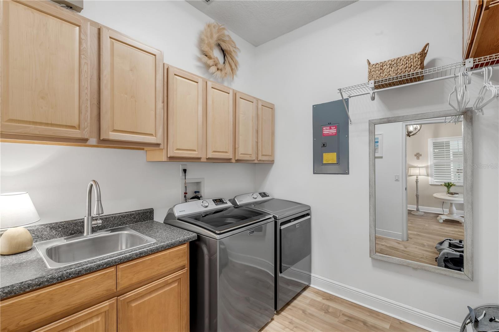 Listing photo id 25 for 1309 Wicklow Lane