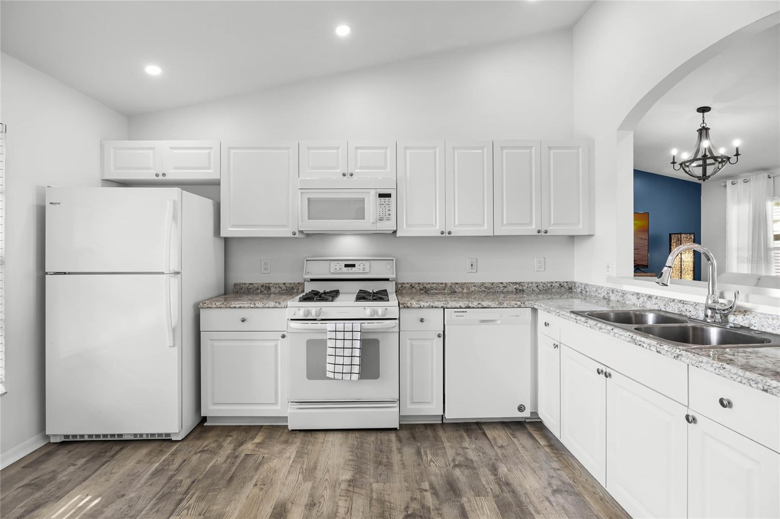 Image 15 of 51 For 15532 Kensington Trail