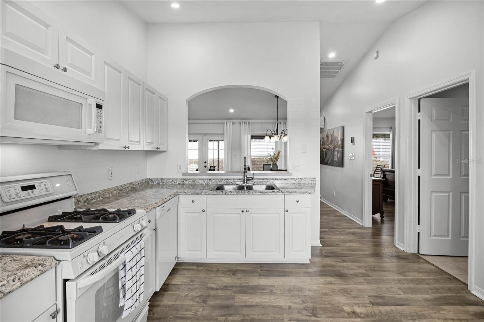 Image 18 of 51 For 15532 Kensington Trail