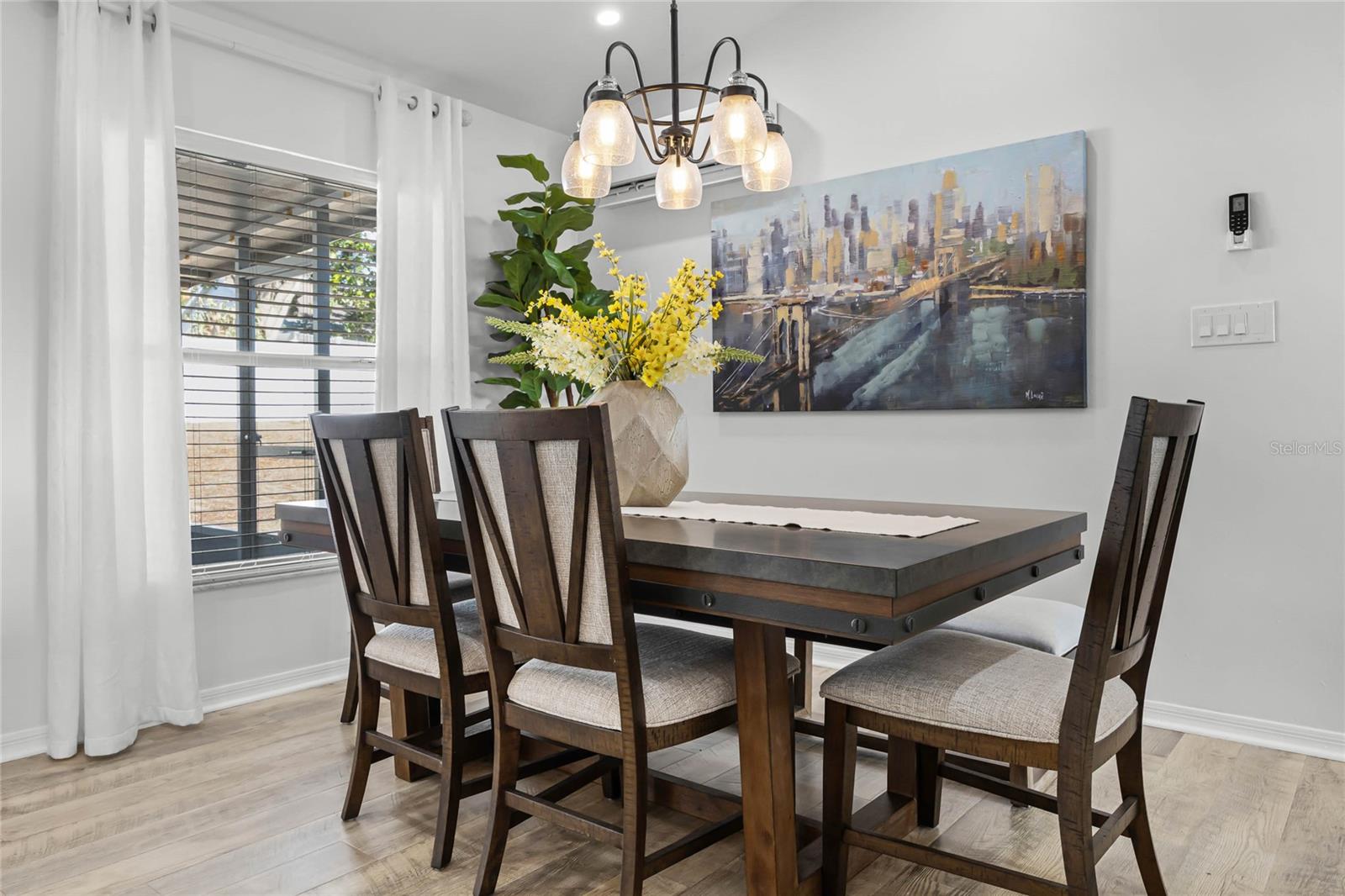 Image 6 of 51 For 15532 Kensington Trail