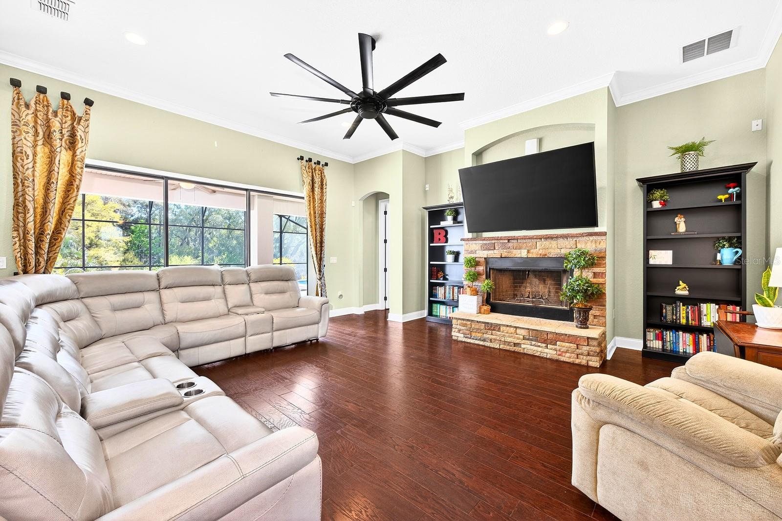 Image 7 of 48 For 27324 Grand Oak Lane