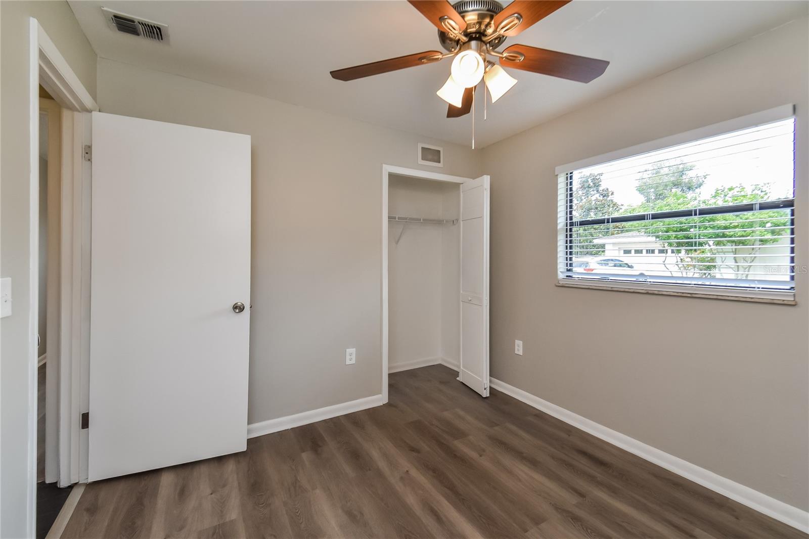 Image 9 of 16 For 1433 Niobe Court