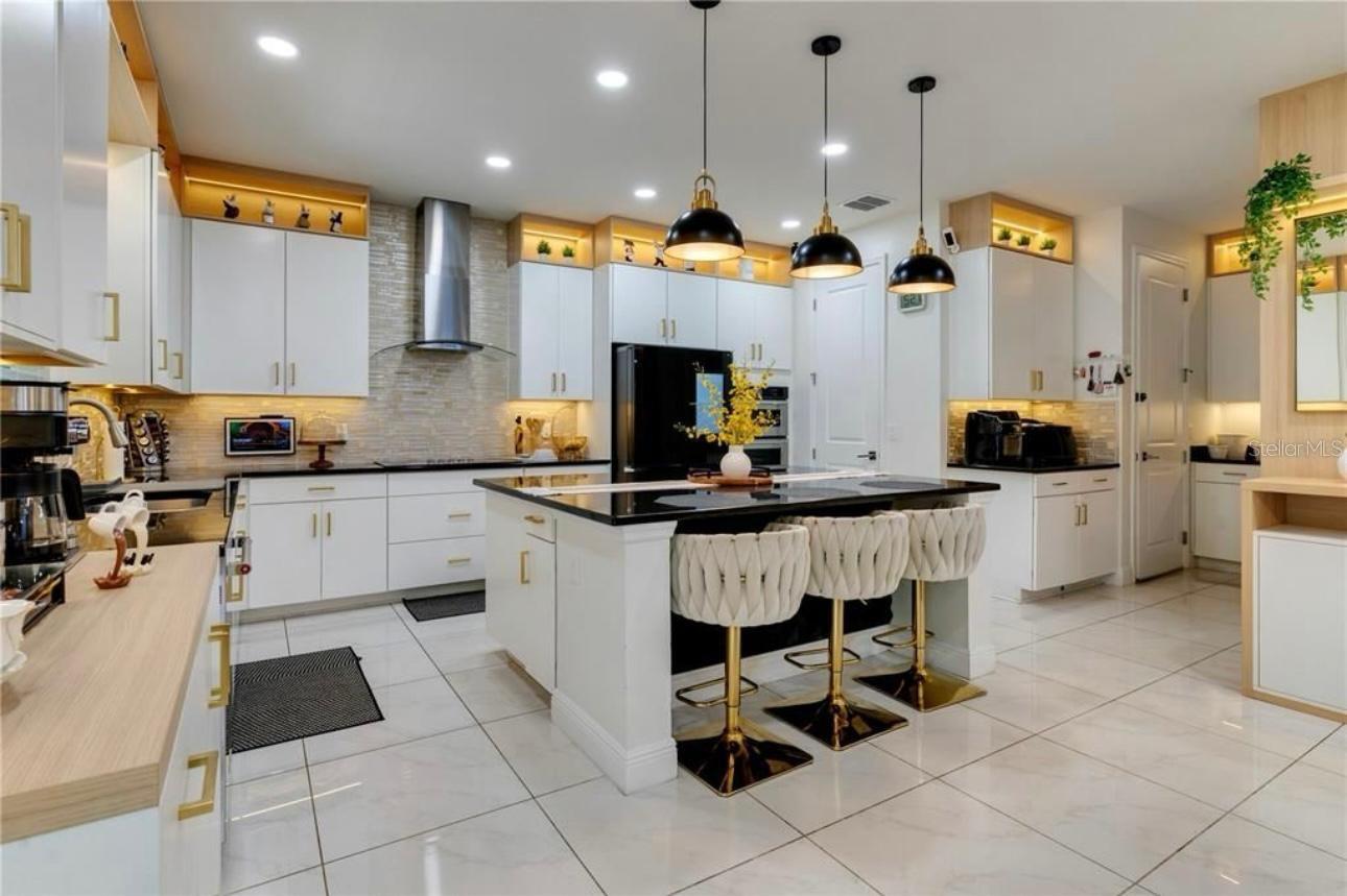 Image 11 of 44 For 8109 Ludington Circle