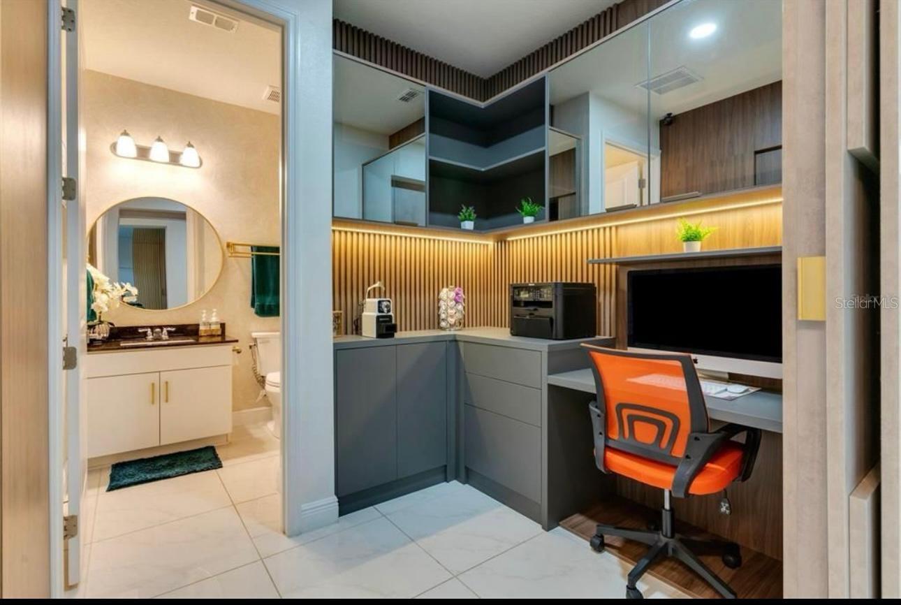 Image 21 of 44 For 8109 Ludington Circle