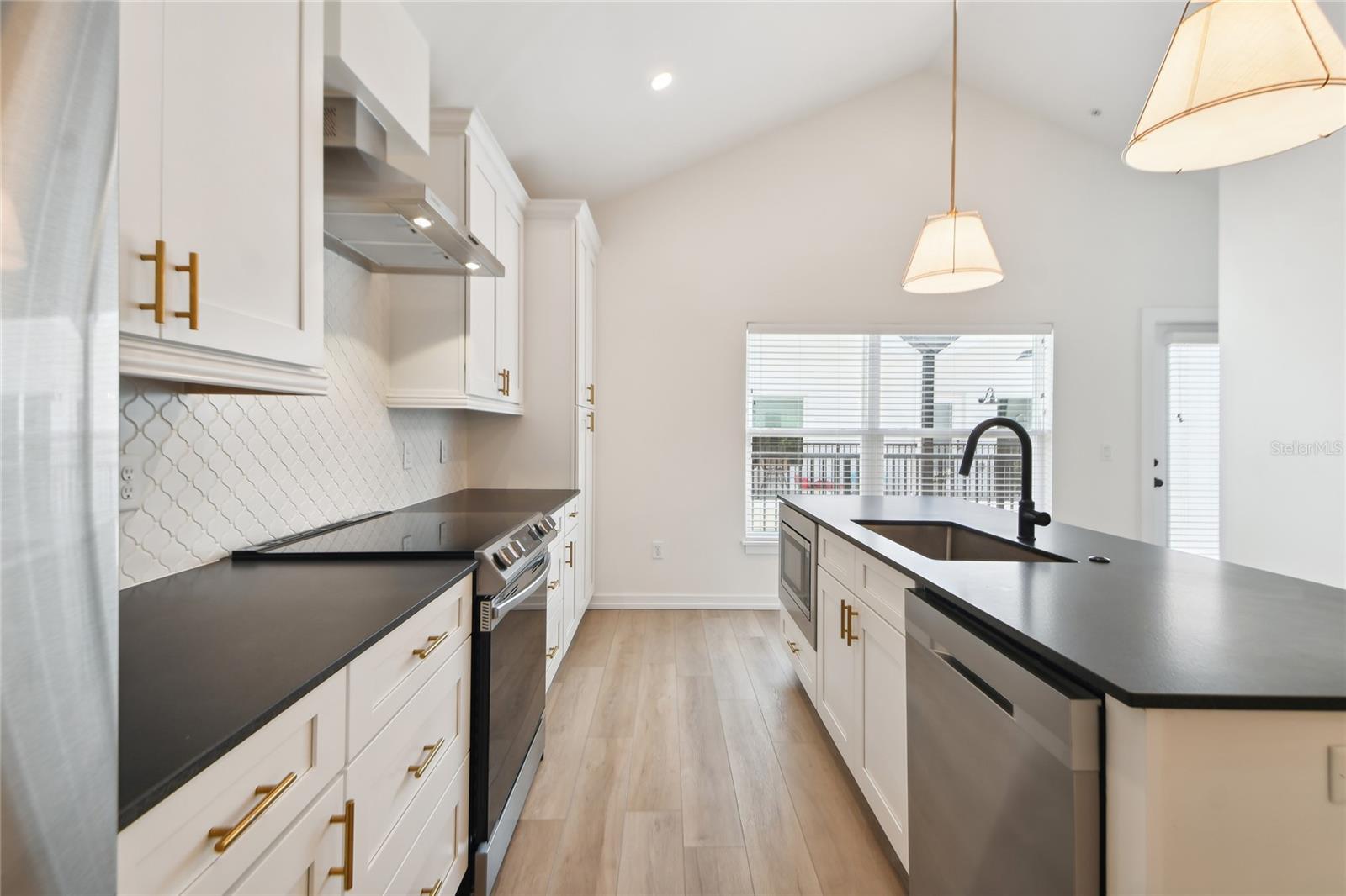 Image 10 of 35 For 1602 Park Lake Street 2