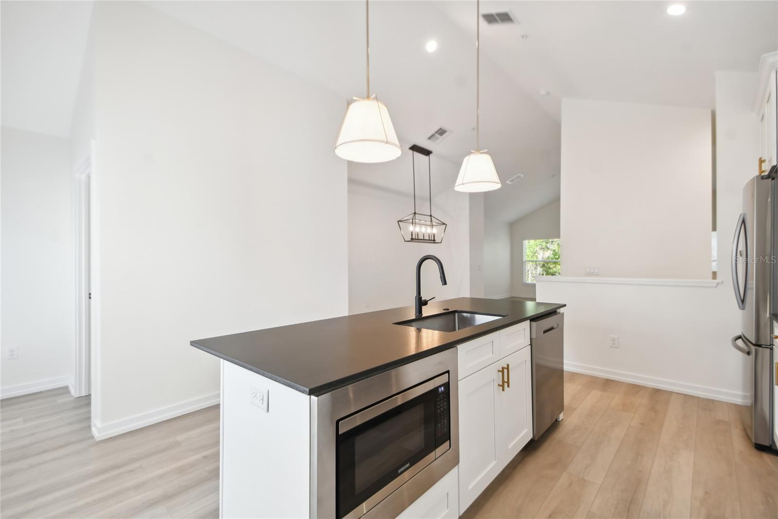 Image 12 of 35 For 1602 Park Lake Street 2