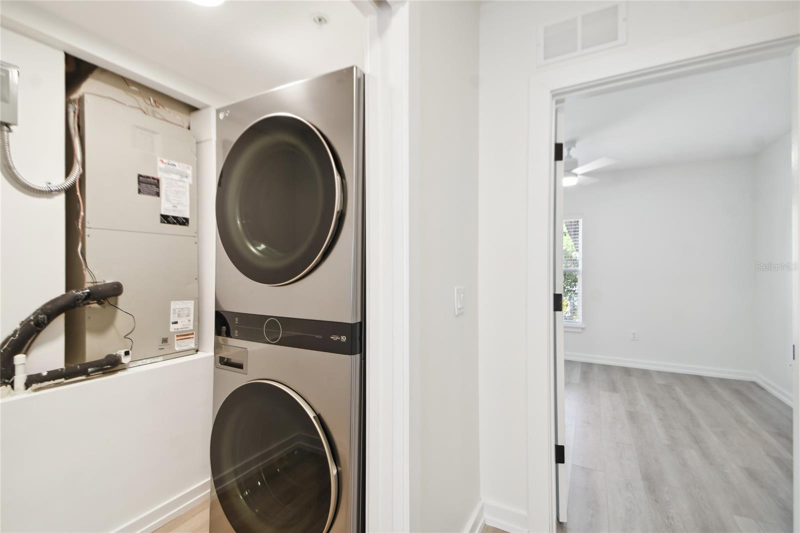 Image 15 of 35 For 1602 Park Lake Street 2