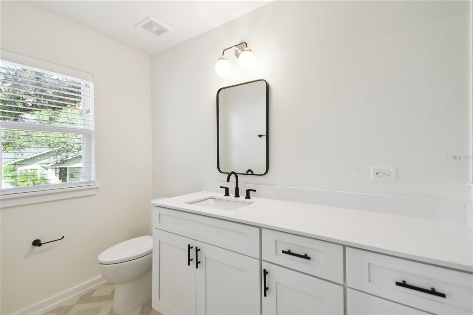 Image 16 of 35 For 1602 Park Lake Street 2