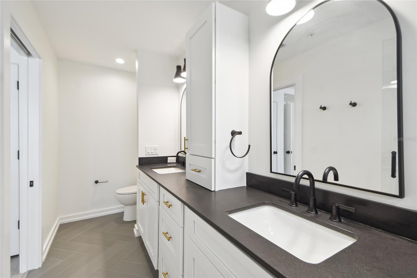 Image 21 of 35 For 1602 Park Lake Street 2