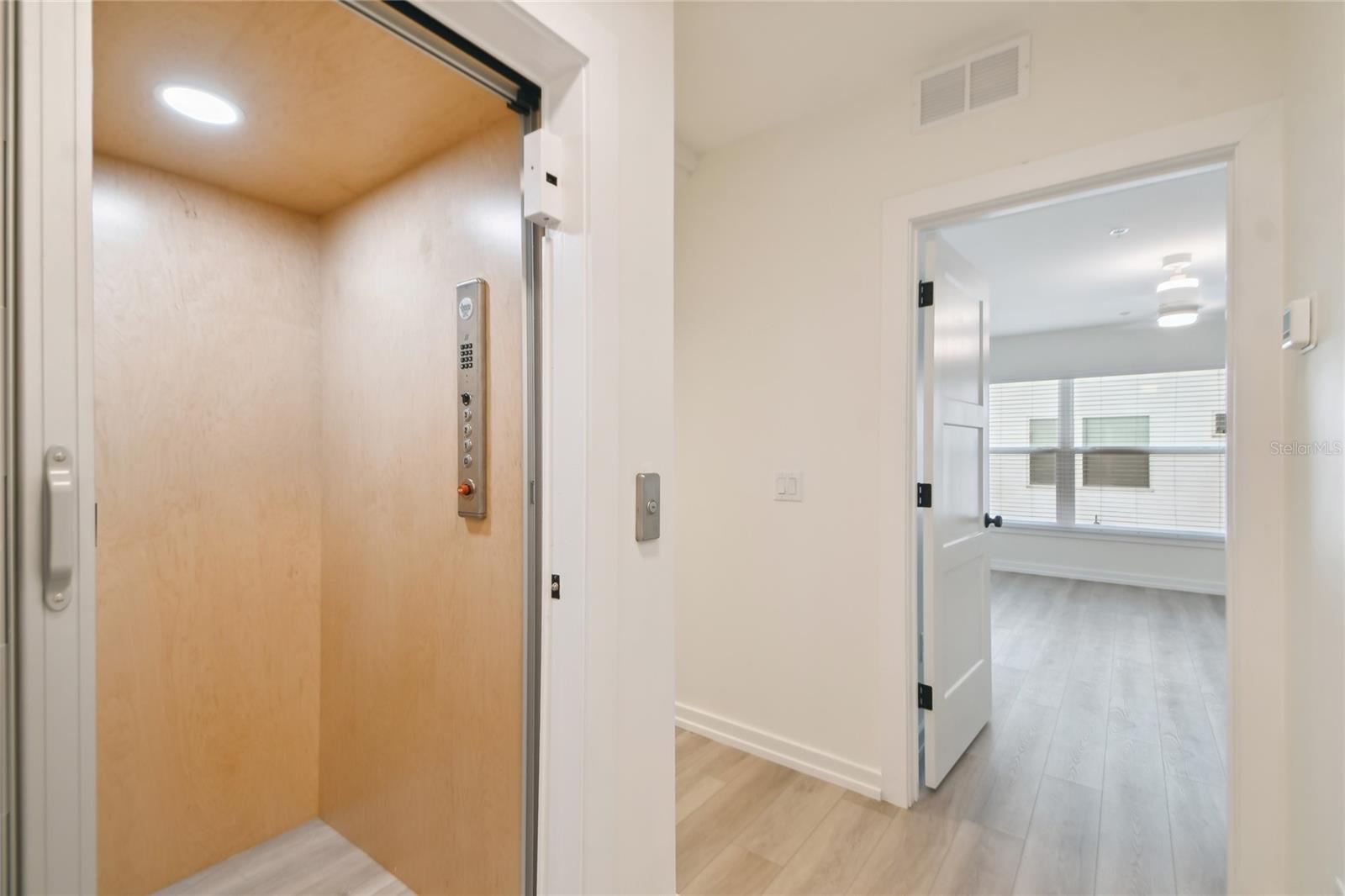 Image 22 of 35 For 1602 Park Lake Street 2