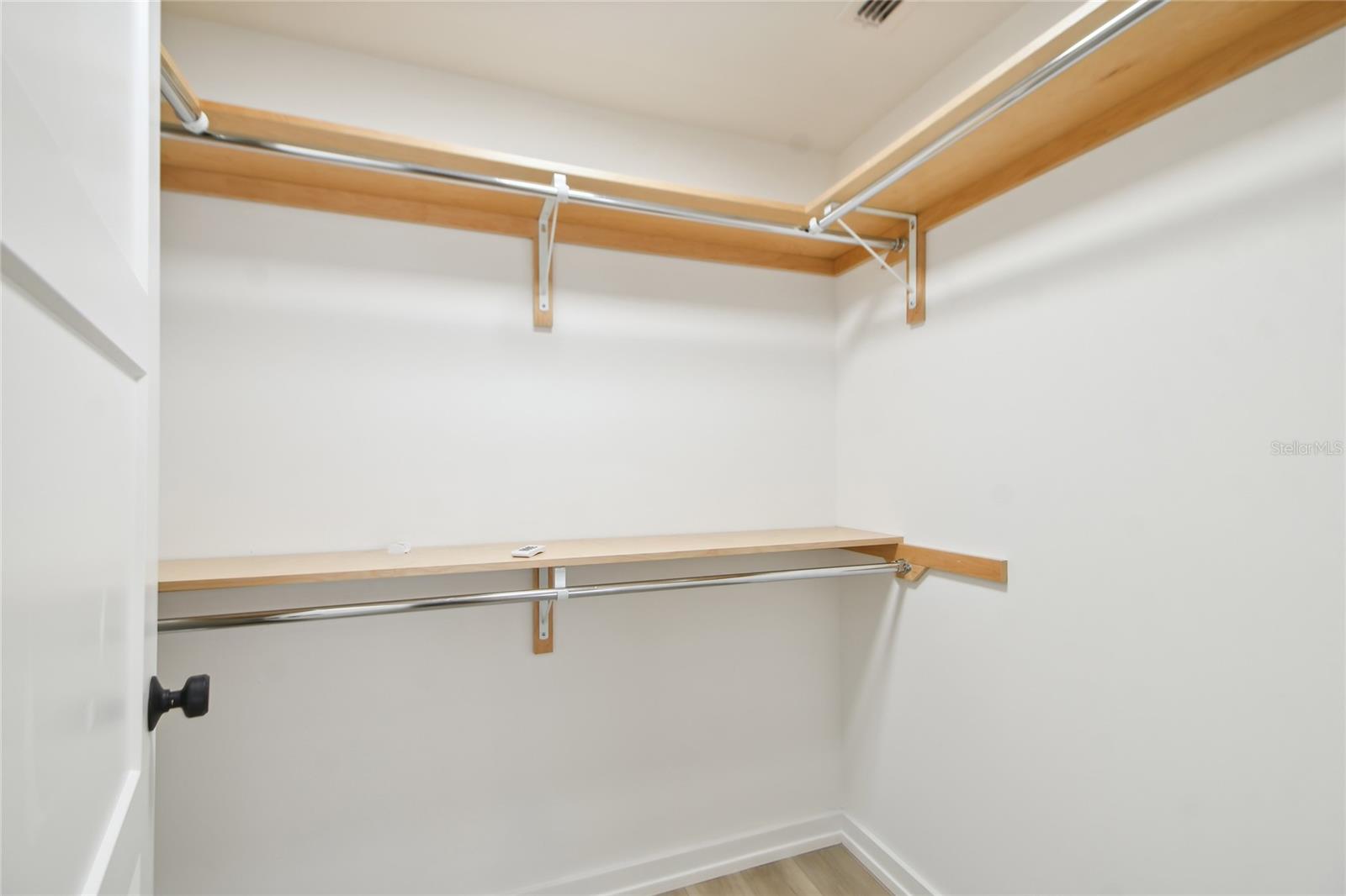 Image 27 of 35 For 1602 Park Lake Street 2