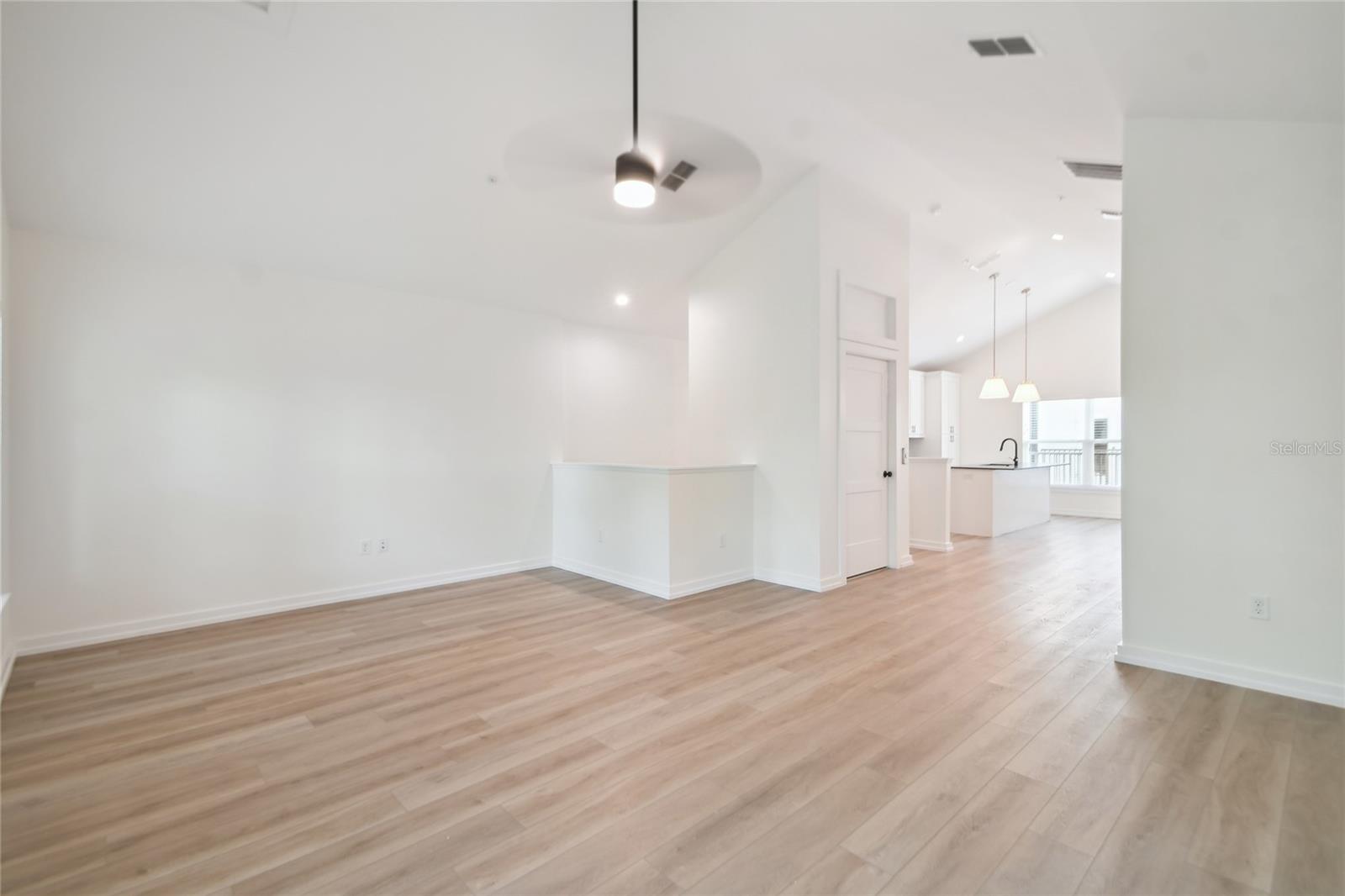 Image 3 of 35 For 1602 Park Lake Street 2