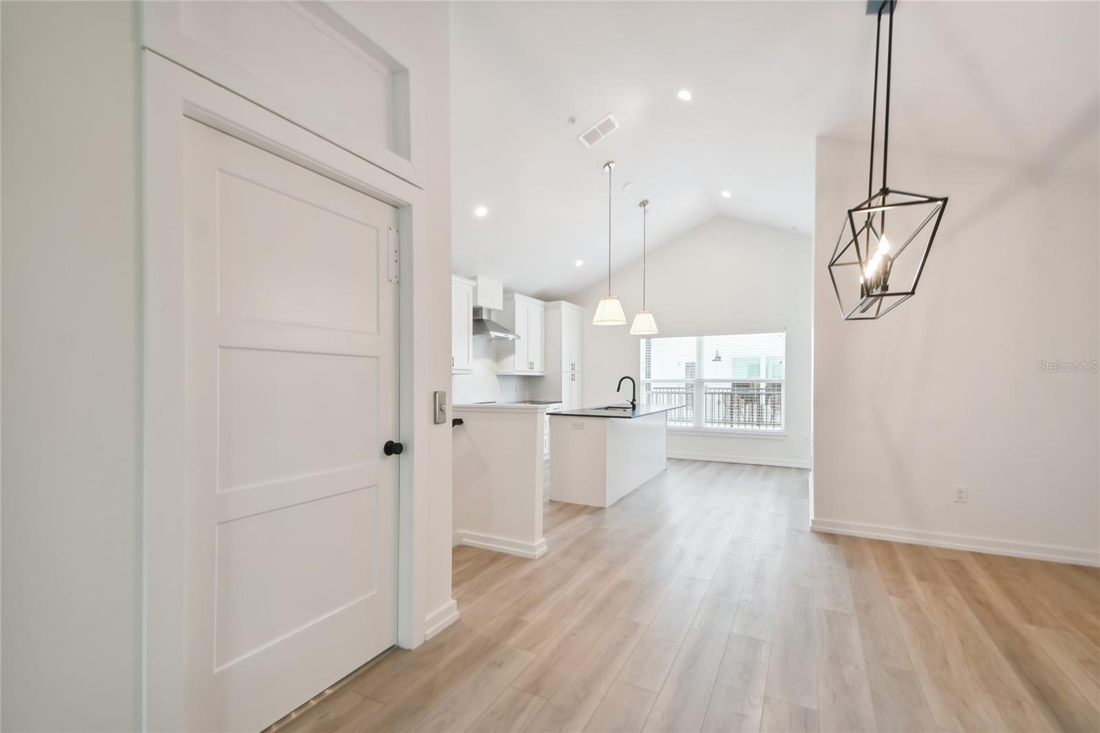 Image 7 of 35 For 1602 Park Lake Street 2